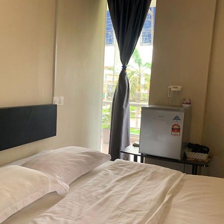 Ae Semporna Guesthouse 极潜旅店 Екстериор снимка