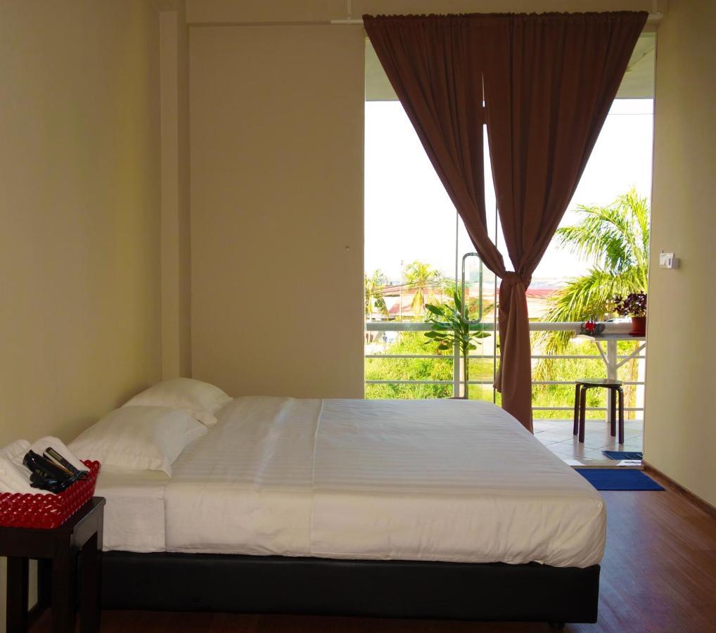 Ae Semporna Guesthouse 极潜旅店 Екстериор снимка