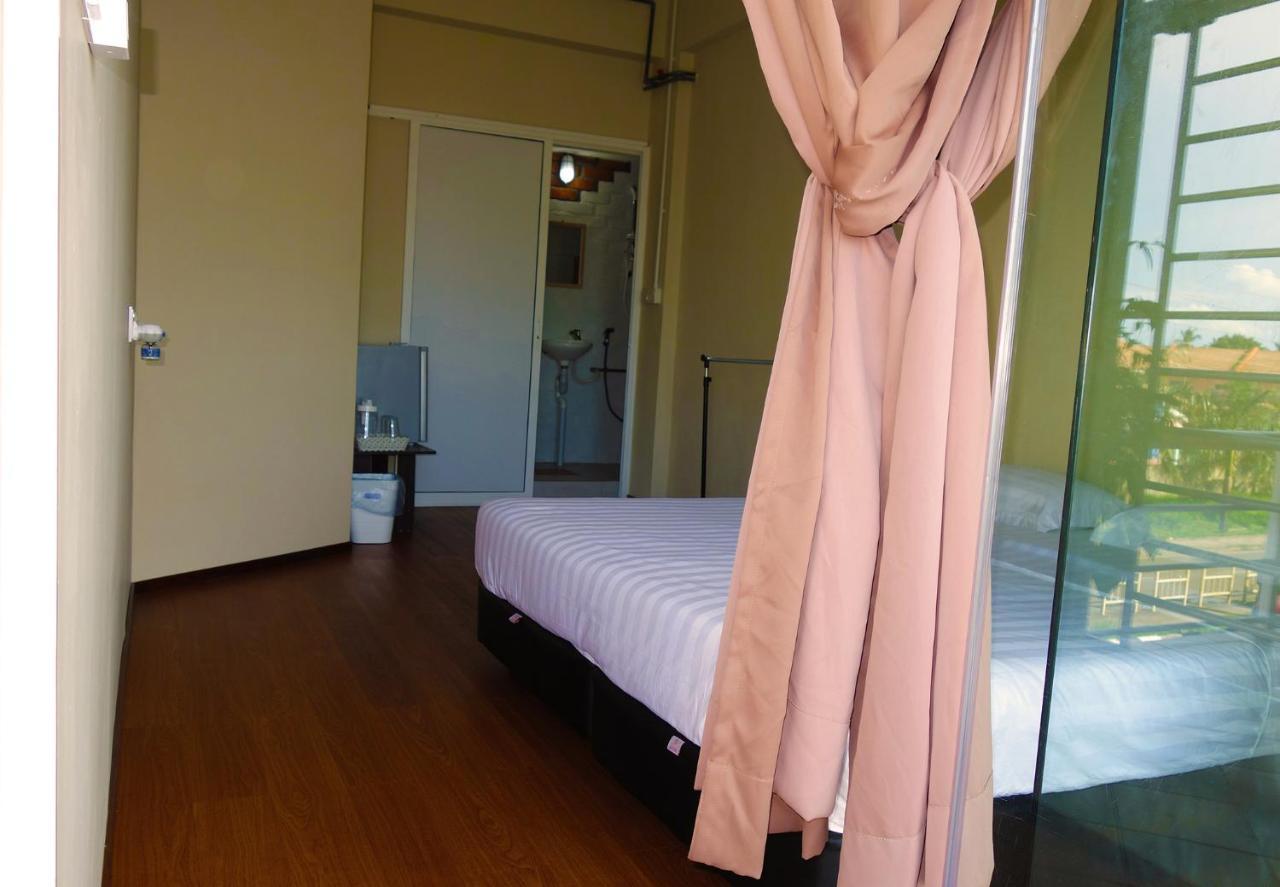 Ae Semporna Guesthouse 极潜旅店 Екстериор снимка