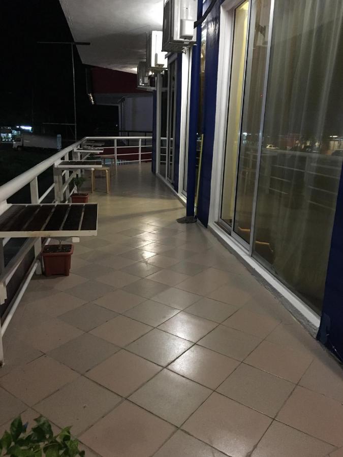 Ae Semporna Guesthouse 极潜旅店 Екстериор снимка