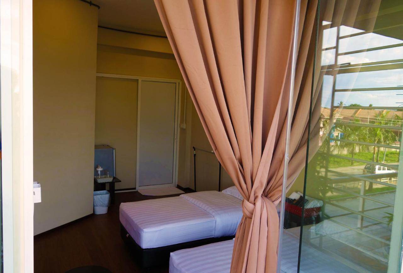 Ae Semporna Guesthouse 极潜旅店 Екстериор снимка