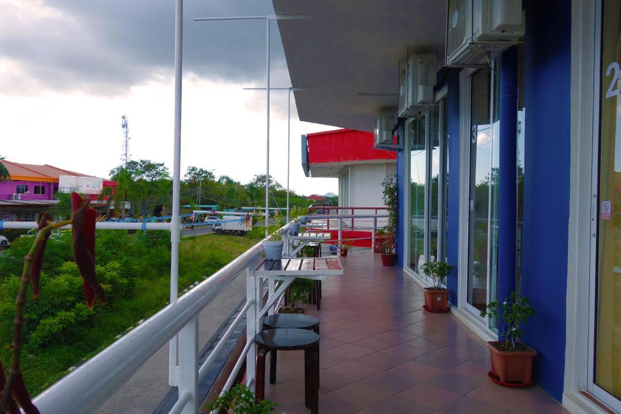 Ae Semporna Guesthouse 极潜旅店 Екстериор снимка