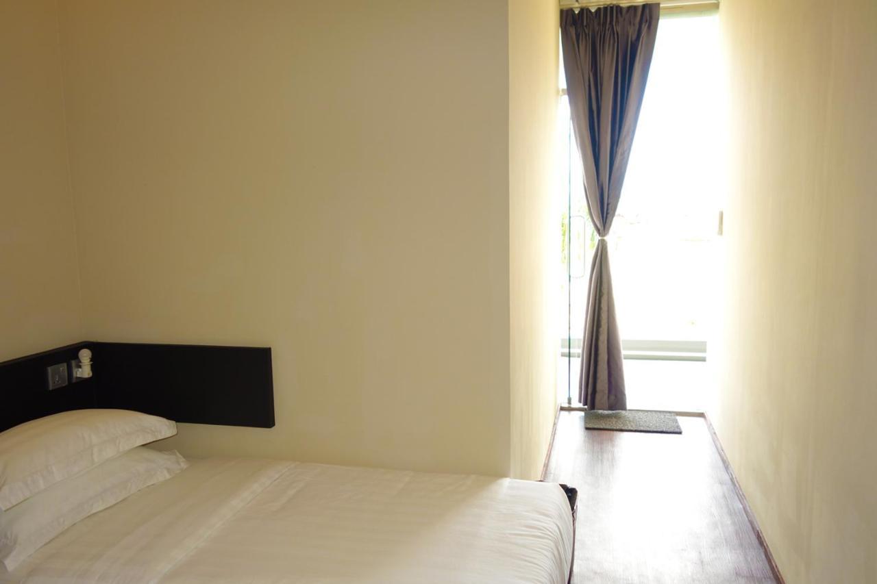 Ae Semporna Guesthouse 极潜旅店 Екстериор снимка