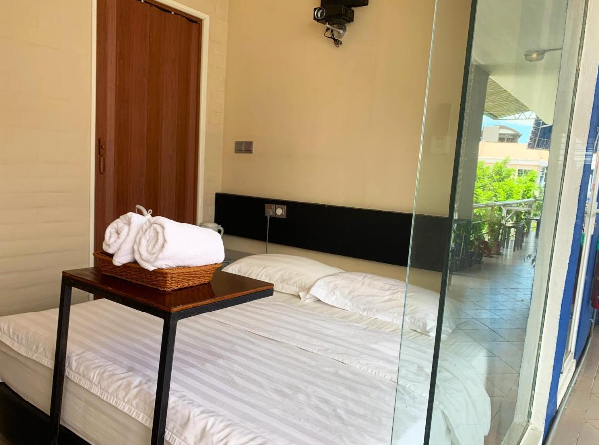 Ae Semporna Guesthouse 极潜旅店 Екстериор снимка